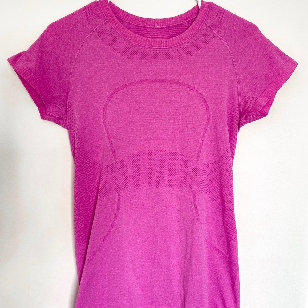 lululemon swiftly tech short sleeve, size 8